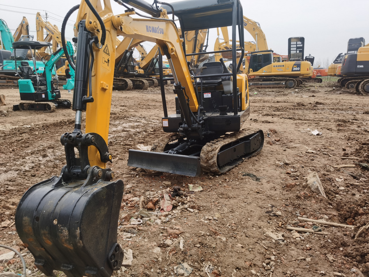 KOMATSU PC18MR - حفارات زحافة: صور 1 KOMATSU PC18MR - حفارات زحافة: صور 1