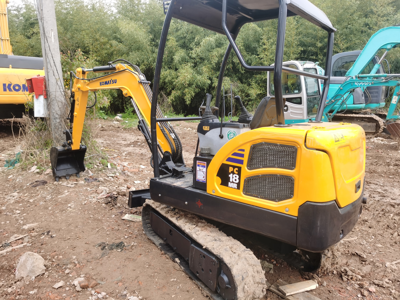 KOMATSU PC18MR - حفارات زحافة: صور 2 KOMATSU PC18MR - حفارات زحافة: صور 2
