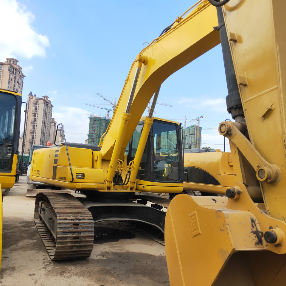 KOMATSU PC200-6 - حفارات زحافة: صور 1 KOMATSU PC200-6 - حفارات زحافة: صور 1