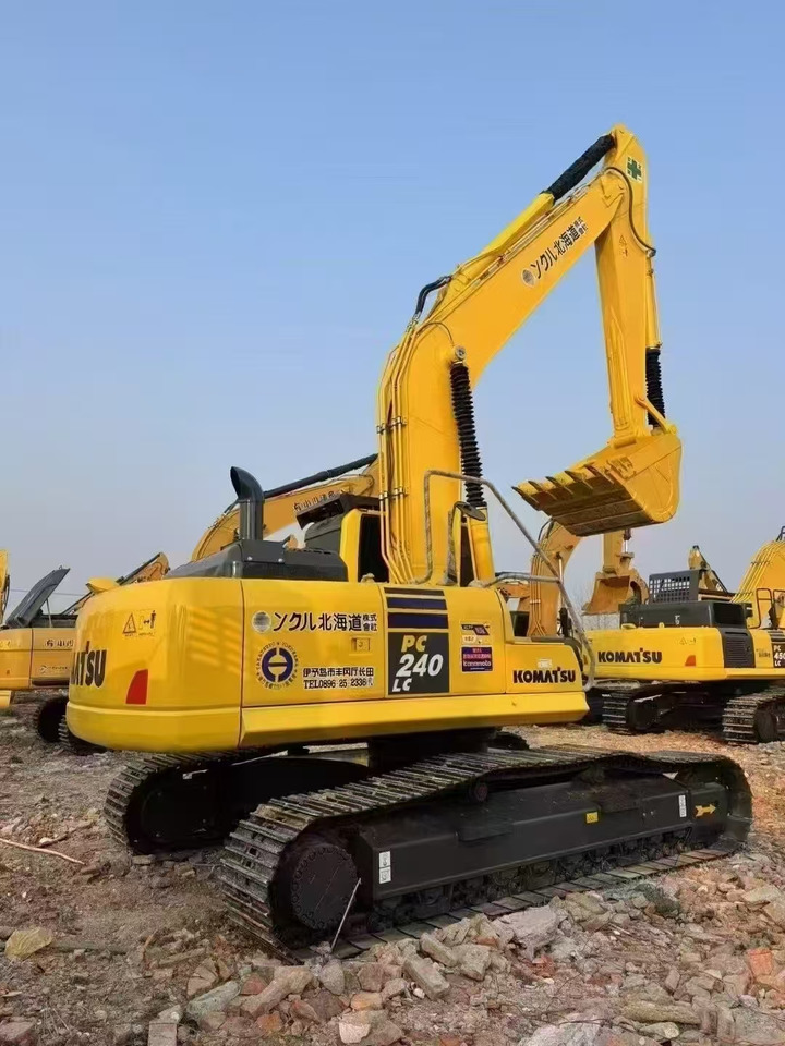 KOMATSU PC240 - حفارات زحافة: صور 1 KOMATSU PC240 - حفارات زحافة: صور 1