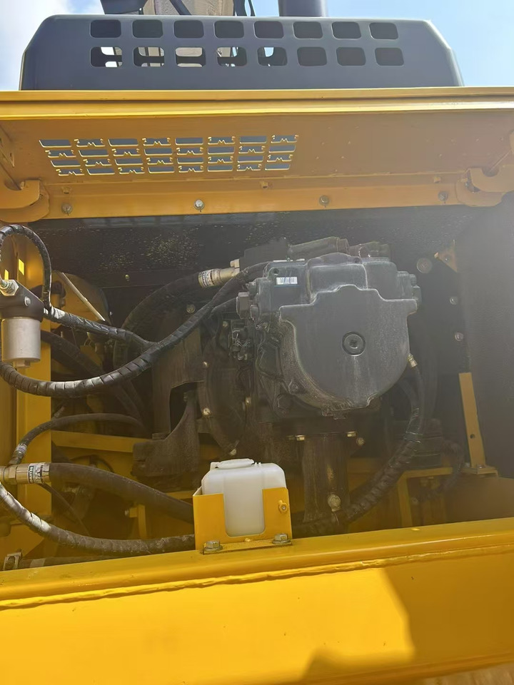 KOMATSU PC450-8 - حفارات زحافة: صور 4 KOMATSU PC450-8 - حفارات زحافة: صور 4