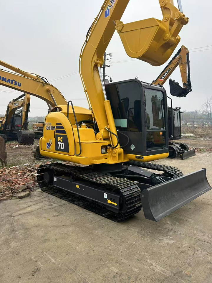 KOMATSU PC70 - حفارات زحافة: صور 3 KOMATSU PC70 - حفارات زحافة: صور 3