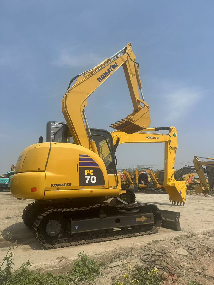 KOMATSU PC70 - حفارات زحافة: صور 1 KOMATSU PC70 - حفارات زحافة: صور 1