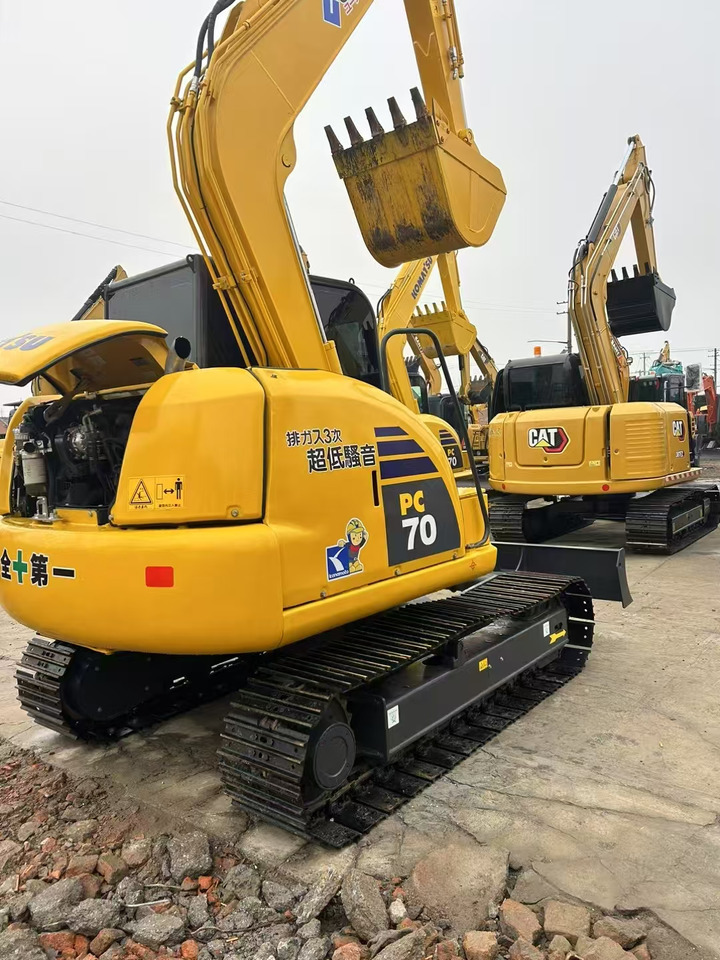 KOMATSU PC70 - حفارات زحافة: صور 2 KOMATSU PC70 - حفارات زحافة: صور 2