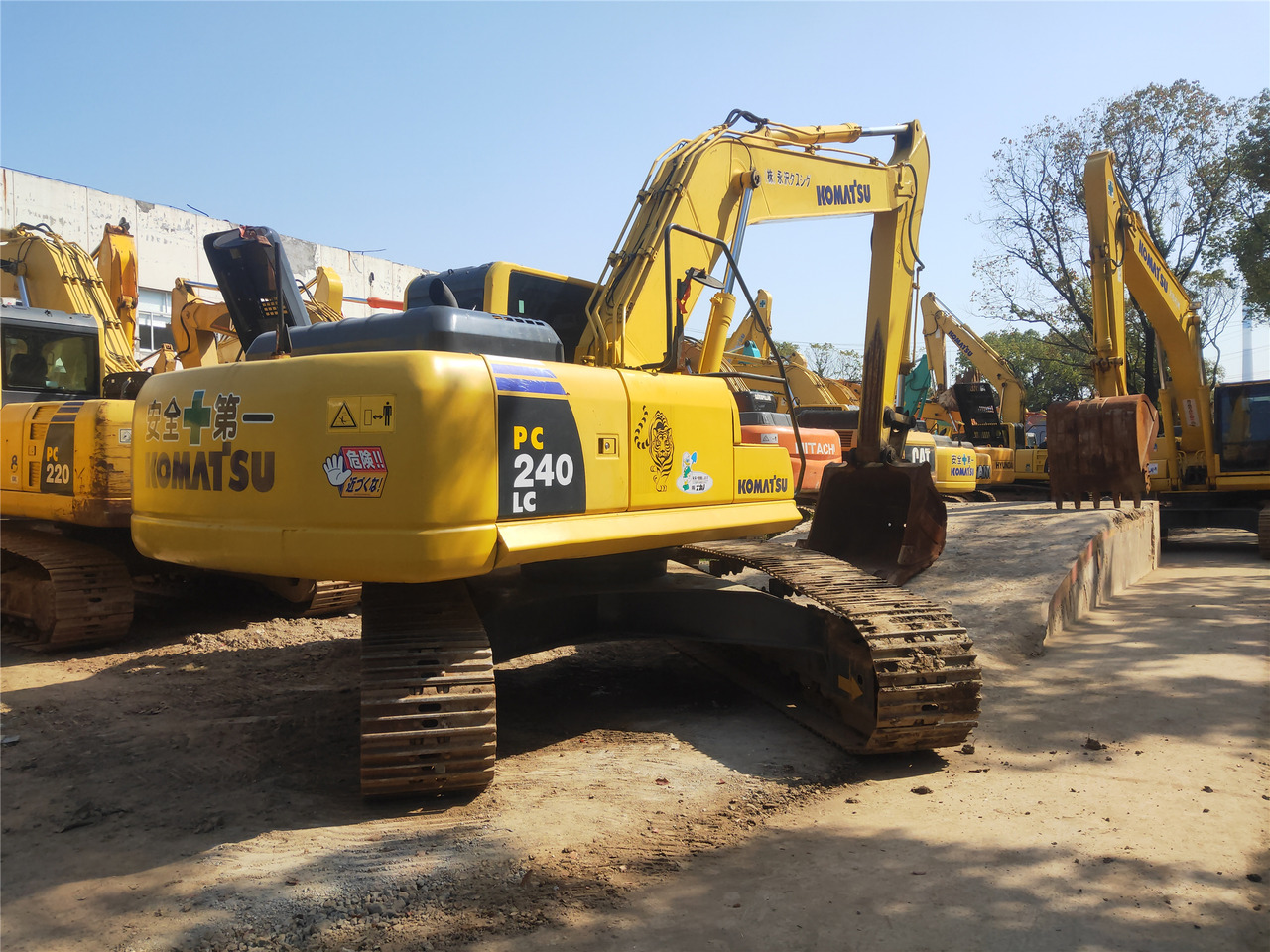Komatsu Crawler Excavator PC240-8 - حفارات زحافة: صور 2 Komatsu Crawler Excavator PC240-8 - حفارات زحافة: صور 2