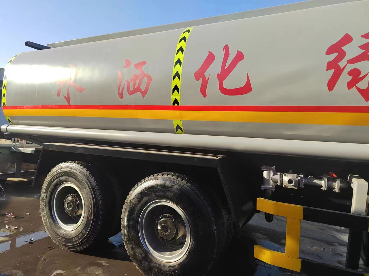 SHACMAN F3000 Water Tanker Click Here For DISCOUNT - شاحنة صهريج: صور 5 SHACMAN F3000 Water Tanker Click Here For DISCOUNT - شاحنة صهريج: صور 5