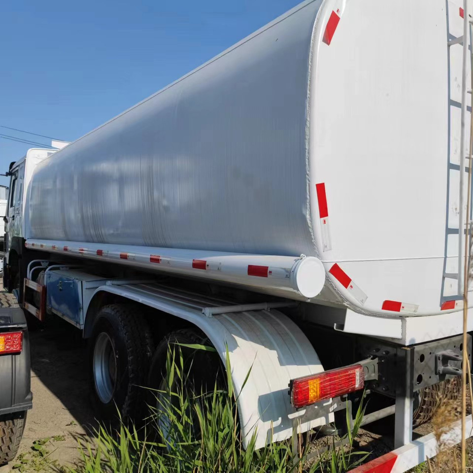 SINOTRUK HOWO 371 Fuel Tanker Truck Reliable Tanker Vehicle - شاحنة صهريج: صور 5 SINOTRUK HOWO 371 Fuel Tanker Truck Reliable Tanker Vehicle - شاحنة صهريج: صور 5