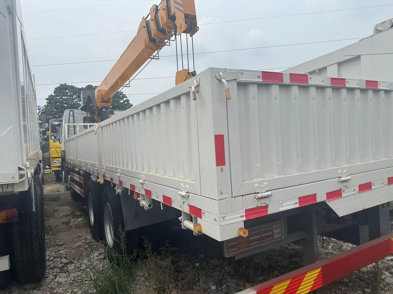SINOTRUK HOWO 375 8X4 12TONS CLICK HERE FOR DISCOUNT - شاحنة كرين: صور 4 SINOTRUK HOWO 375 8X4 12TONS CLICK HERE FOR DISCOUNT - شاحنة كرين: صور 4