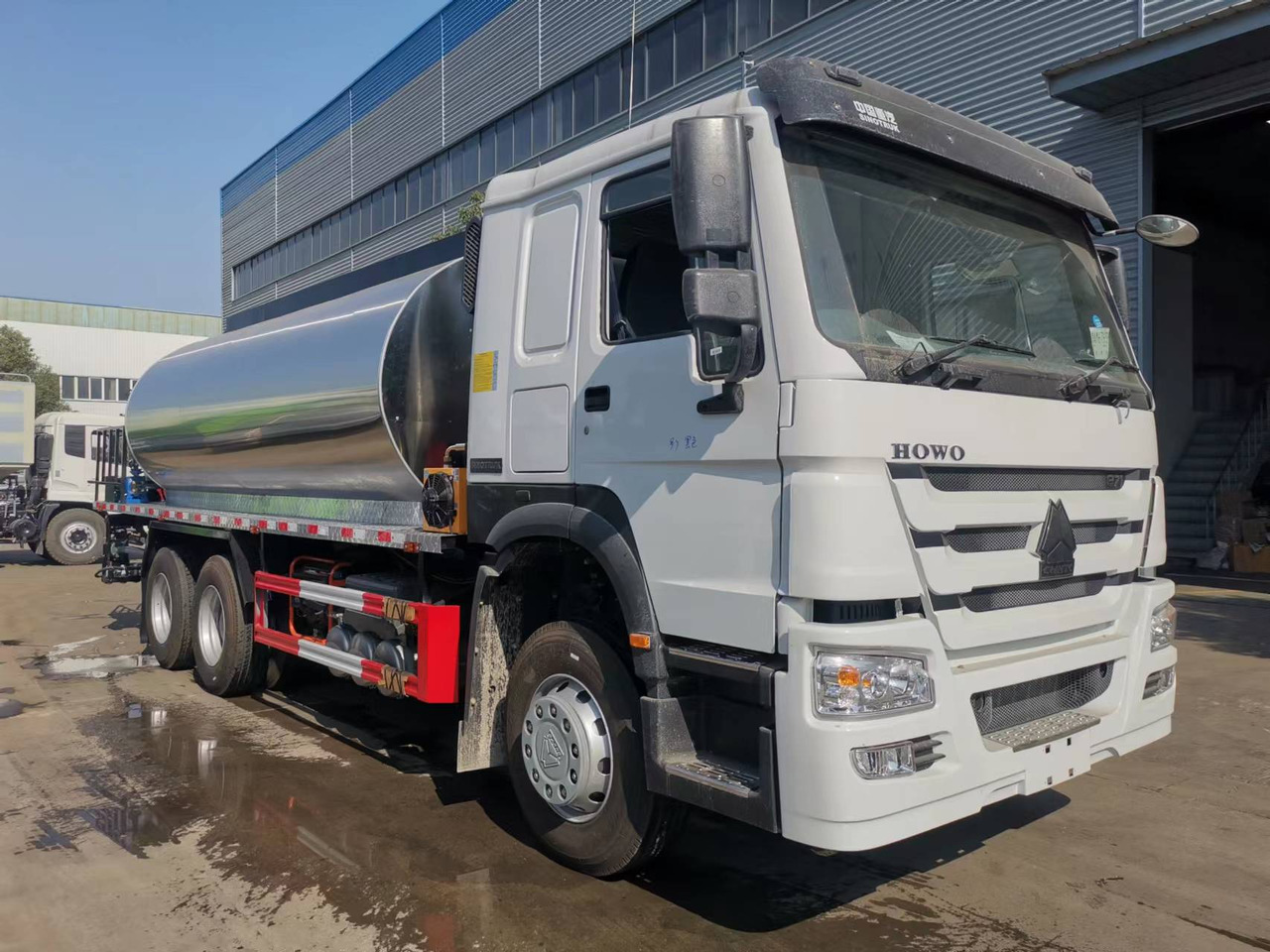 SINOTRUK HOWO CLICK HERE FOR DISCOUNT - موزع الأسفلت: صور 2 SINOTRUK HOWO CLICK HERE FOR DISCOUNT - موزع الأسفلت: صور 2