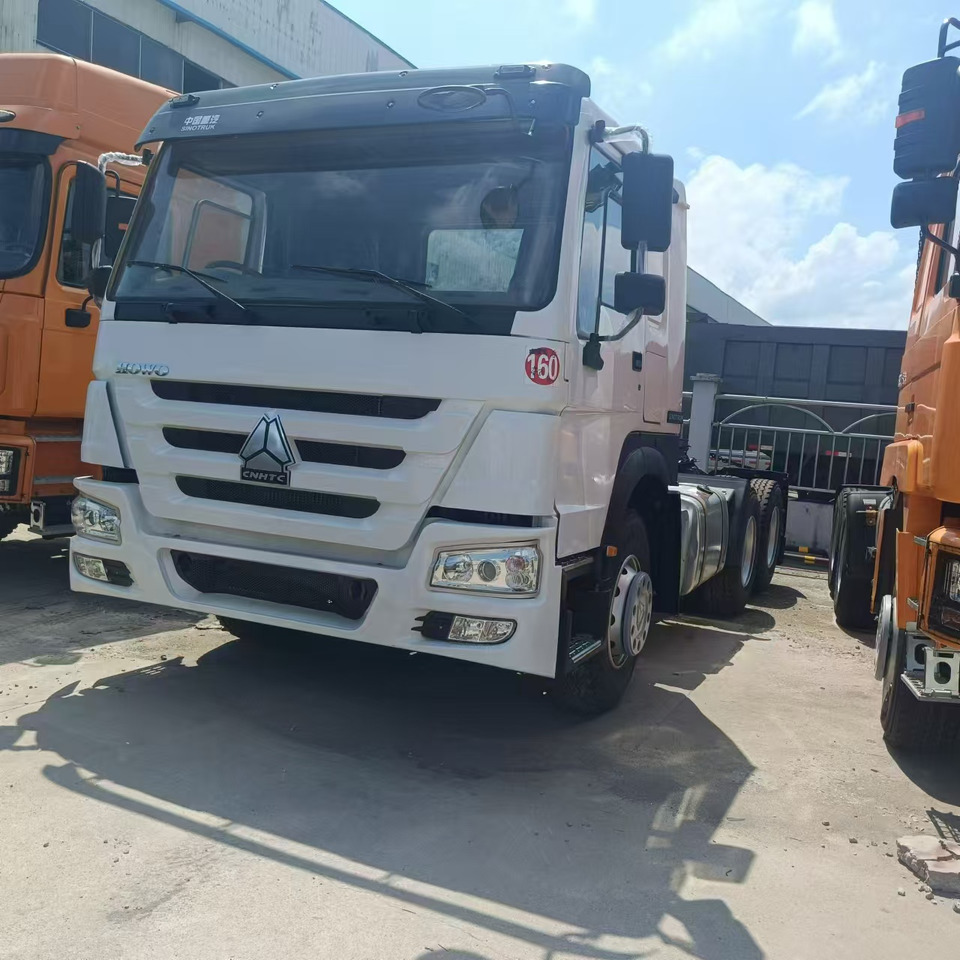 SINOTRUK HOWO Tractor Unit Right-hand Click for discount - شاحنة جرار: صور 1 SINOTRUK HOWO Tractor Unit Right-hand Click for discount - شاحنة جرار: صور 1