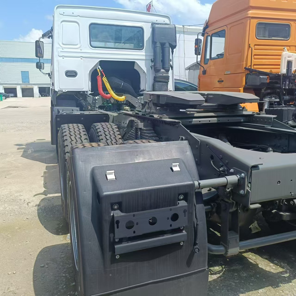 SINOTRUK HOWO Tractor Unit Right-hand Click for discount - شاحنة جرار: صور 5 SINOTRUK HOWO Tractor Unit Right-hand Click for discount - شاحنة جرار: صور 5