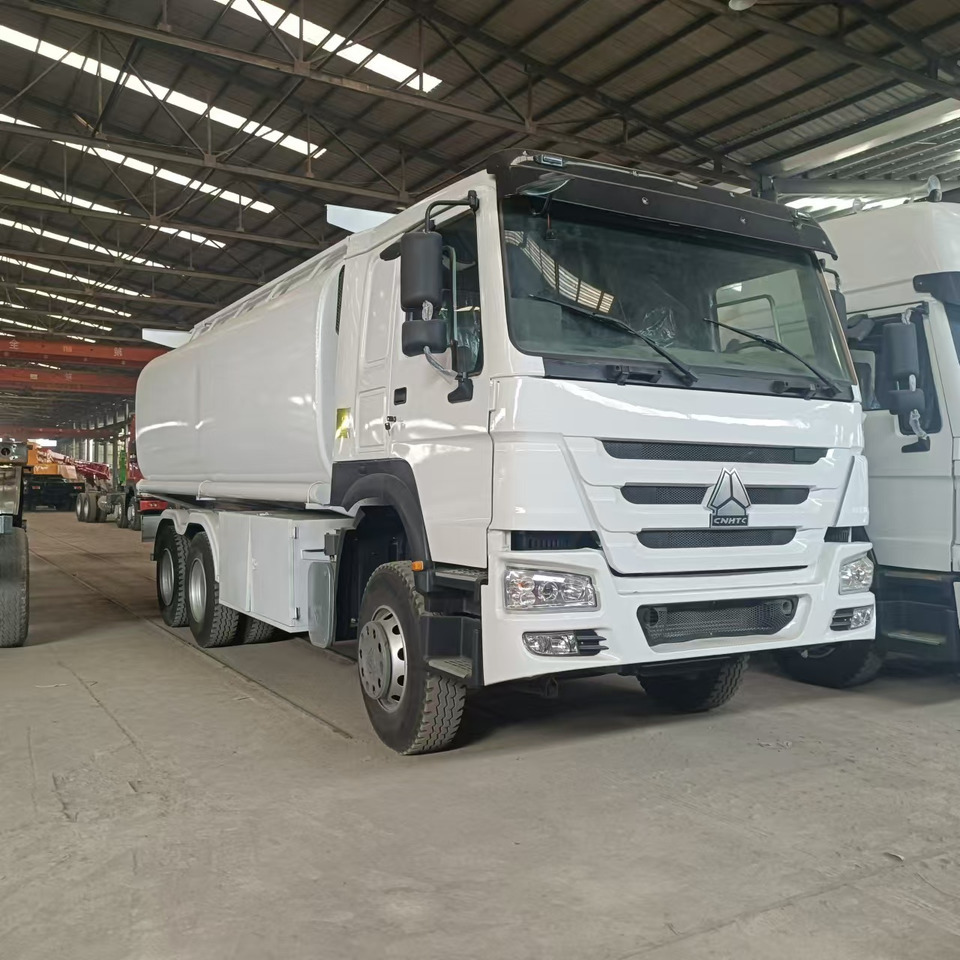 SINOTRUK Howo 371hp Fuel tanker - شاحنة صهريج: صور 1 SINOTRUK Howo 371hp Fuel tanker - شاحنة صهريج: صور 1