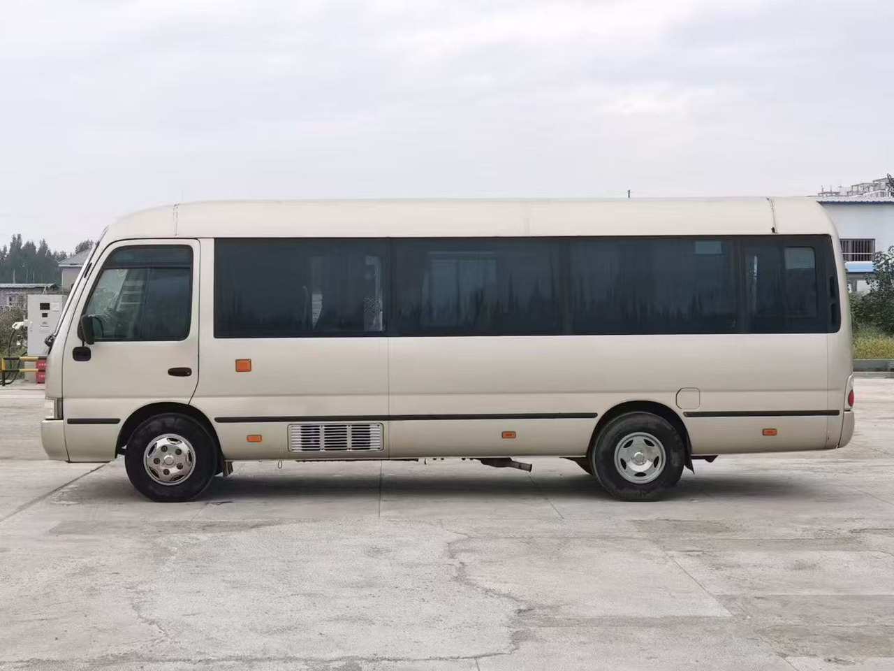 TOYOTA Coaster Mini Bus Good Conditon Automatic Doors Negotiable - صغيرة, ميكروباص: صور 5 TOYOTA Coaster Mini Bus Good Conditon Automatic Doors Negotiable - صغيرة, ميكروباص: صور 5