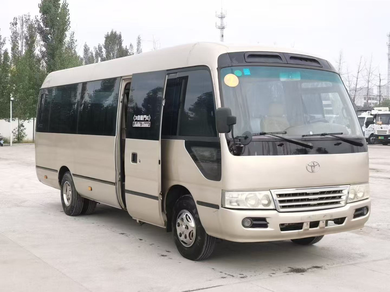 TOYOTA Coaster Mini Bus Good Conditon Automatic Doors Negotiable - صغيرة, ميكروباص: صور 1 TOYOTA Coaster Mini Bus Good Conditon Automatic Doors Negotiable - صغيرة, ميكروباص: صور 1