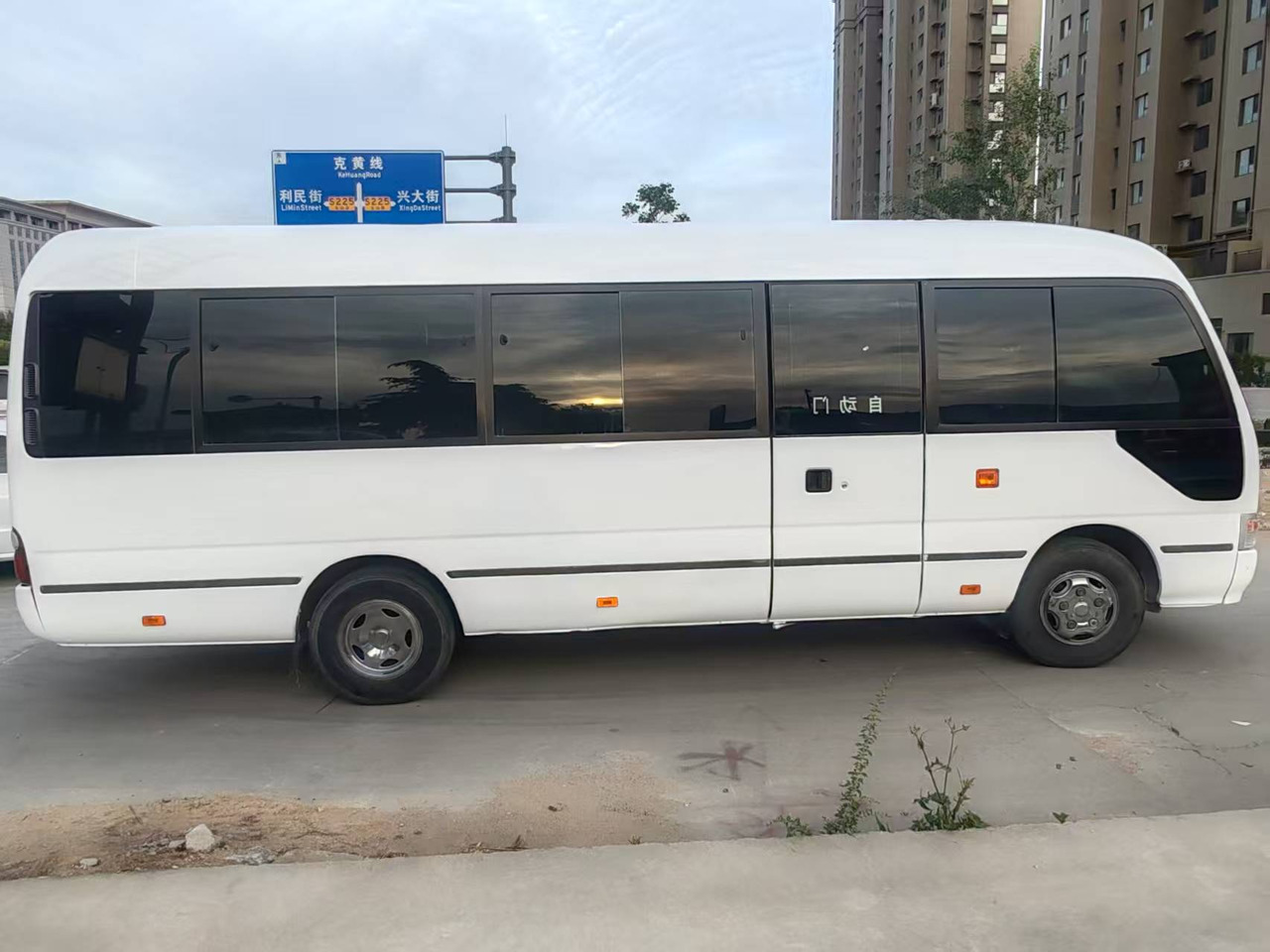 TOYOTA Coaster Mini Bus White - صغيرة, ميكروباص: صور 2 TOYOTA Coaster Mini Bus White - صغيرة, ميكروباص: صور 2