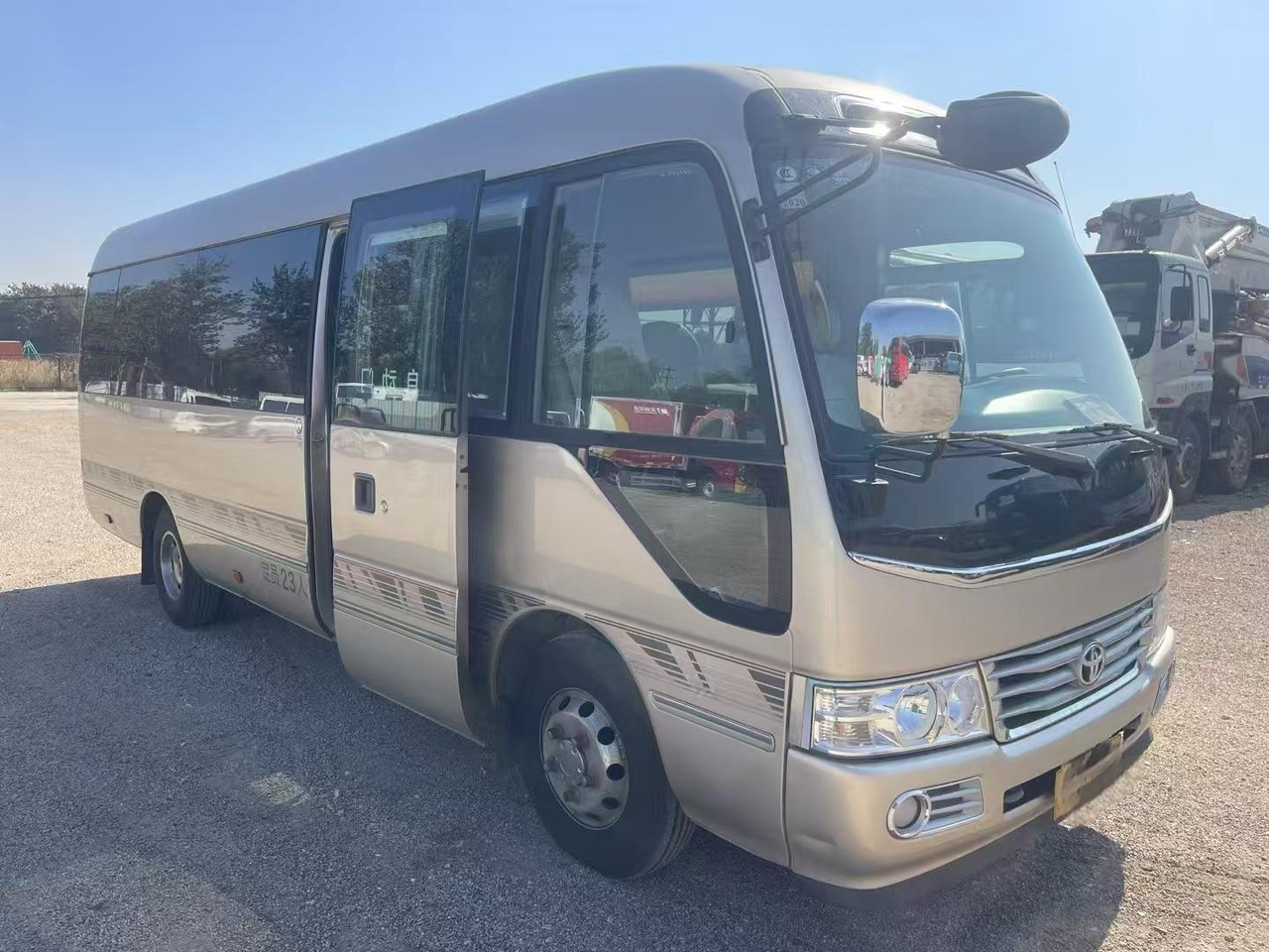 TOYOTA Coaster - النقل الحضري: صور 3 TOYOTA Coaster - النقل الحضري: صور 3