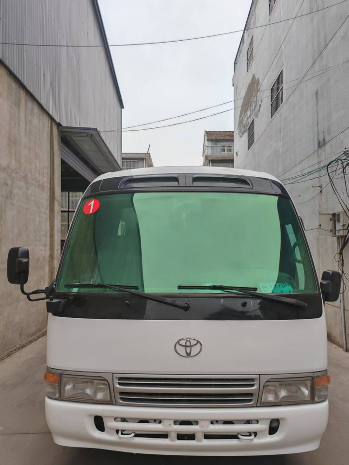 TOYOTA Hiace Bus 13 Seats - سياحية حافلة: صور 3 TOYOTA Hiace Bus 13 Seats - سياحية حافلة: صور 3