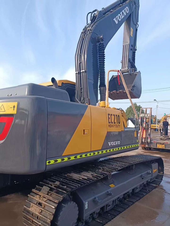 VOLVO EC210 Excavator Click for Discount - حفارة: صور 1 VOLVO EC210 Excavator Click for Discount - حفارة: صور 1