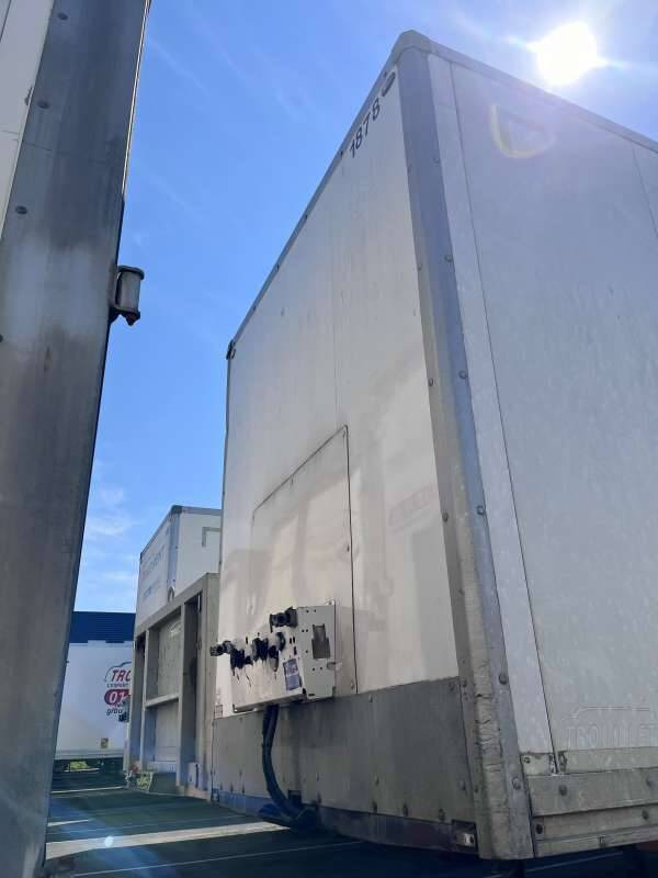 Semi-remorque 3 Essieux 38 TONNES 2 PORTES AR DOUBLE PLANCHER STEELBOX - بصندوق مغلق نصف مقطورة: صور 5 Semi-remorque 3 Essieux 38 TONNES 2 PORTES AR DOUBLE PLANCHER STEELBOX - بصندوق مغلق نصف مقطورة: صور 5