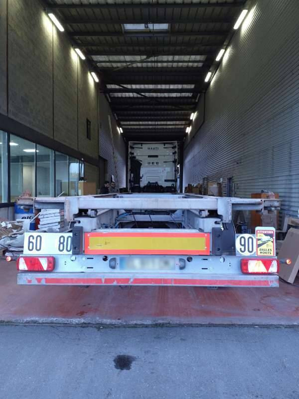 Semi-remorque 3 Essieux 38 TONNES CHARIOT COULISSANT - شاحنات الحاويات/ جسم علوي قابل للتغيير نصف مقطورة: صور 3 Semi-remorque 3 Essieux 38 TONNES CHARIOT COULISSANT - شاحنات الحاويات/ جسم علوي قابل للتغيير نصف مقطورة: صور 3