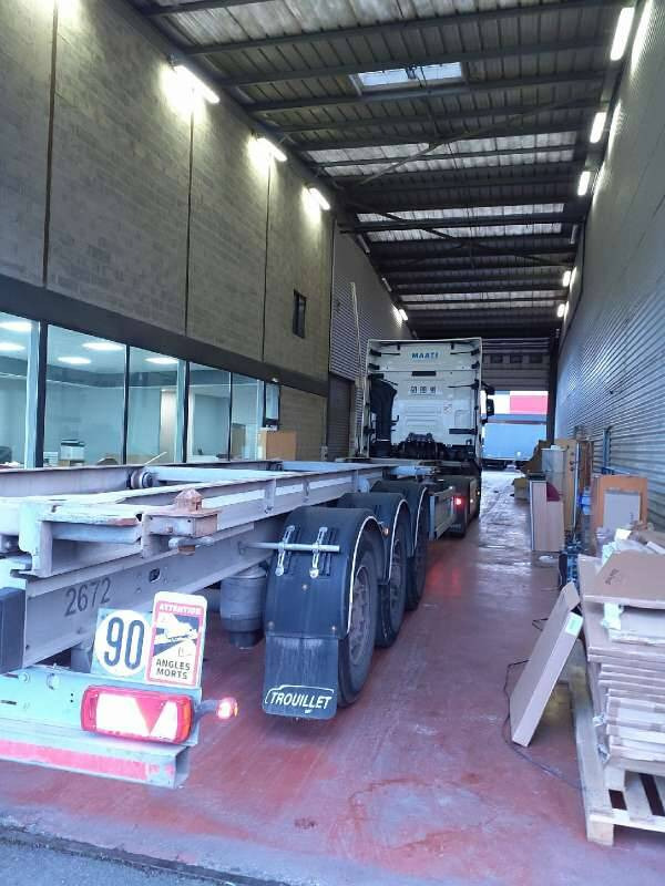 Semi-remorque 3 Essieux 38 TONNES CHARIOT COULISSANT - شاحنات الحاويات/ جسم علوي قابل للتغيير نصف مقطورة: صور 4 Semi-remorque 3 Essieux 38 TONNES CHARIOT COULISSANT - شاحنات الحاويات/ جسم علوي قابل للتغيير نصف مقطورة: صور 4