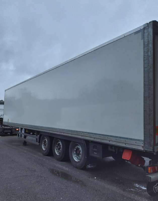 Semi-remorque 3 Essieux SEMI RECONDITONNEE -38 TONNES PORTE RELEVANTE - بصندوق مغلق نصف مقطورة: صور 1 Semi-remorque 3 Essieux SEMI RECONDITONNEE -38 TONNES PORTE RELEVANTE - بصندوق مغلق نصف مقطورة: صور 1