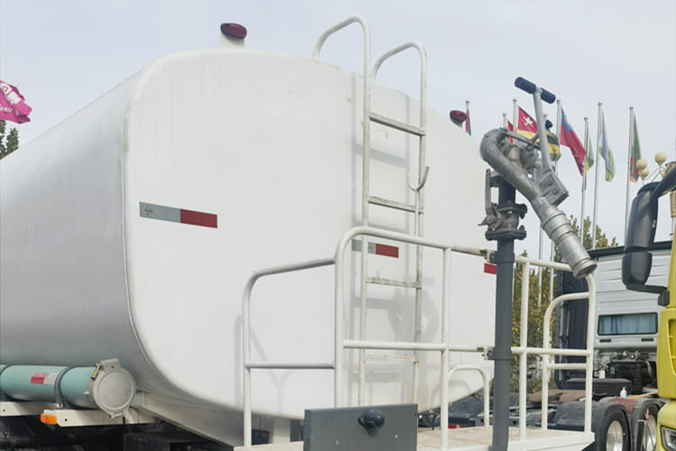 Howo Howo Water Tank Truck for Sale in Zambia - شاحنة صهريج: صور 3 Howo Howo Water Tank Truck for Sale in Zambia - شاحنة صهريج: صور 3
