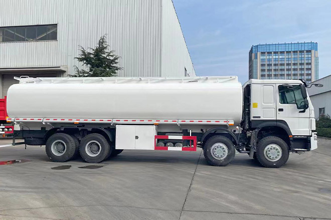 SINOTRUK Howo 371 Petrol Tank Truck Price for Sale in Saudi Arabia - شاحنة صهريج: صور 4 SINOTRUK Howo 371 Petrol Tank Truck Price for Sale in Saudi Arabia - شاحنة صهريج: صور 4