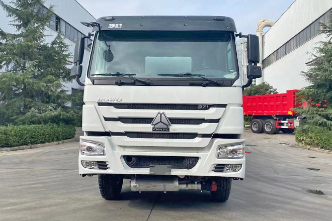SINOTRUK Howo 371 Petrol Tank Truck Price for Sale in Saudi Arabia - شاحنة صهريج: صور 3 SINOTRUK Howo 371 Petrol Tank Truck Price for Sale in Saudi Arabia - شاحنة صهريج: صور 3
