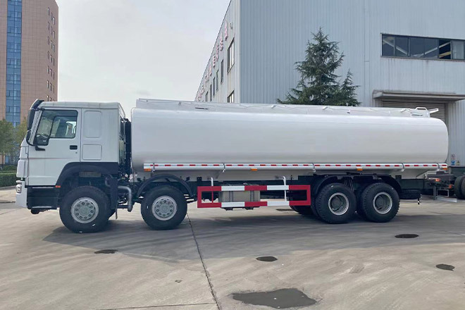 SINOTRUK Howo 371 Petrol Tank Truck Price for Sale in Saudi Arabia - شاحنة صهريج: صور 2 SINOTRUK Howo 371 Petrol Tank Truck Price for Sale in Saudi Arabia - شاحنة صهريج: صور 2