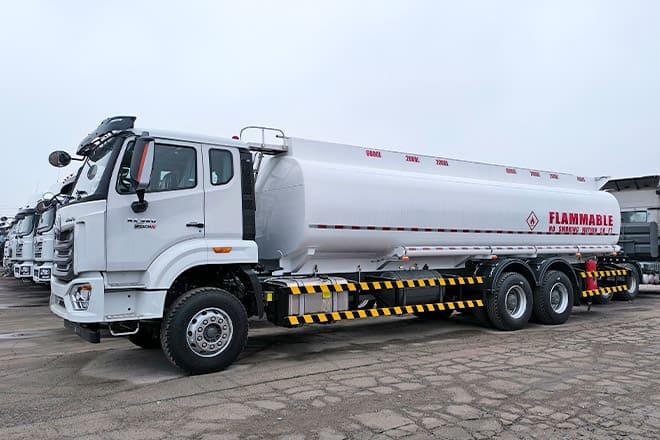 SINOTRUK Howo 380 Petrol Tanker Truck Price for Sale in Sierra Leone - شاحنة صهريج: صور 1 SINOTRUK Howo 380 Petrol Tanker Truck Price for Sale in Sierra Leone - شاحنة صهريج: صور 1