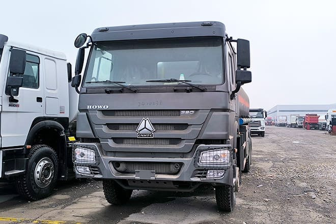 SINOTRUK Howo 6x4 380 Oil Truck for Sale in Mali - شاحنة صهريج: صور 2 SINOTRUK Howo 6x4 380 Oil Truck for Sale in Mali - شاحنة صهريج: صور 2