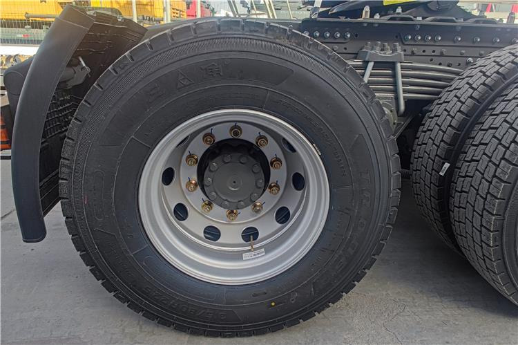 SINOTRUK Howo 6x4 Truck Price 380 HP Tractor Head for Sale In Zambia - شاحنة جرار: صور 3 SINOTRUK Howo 6x4 Truck Price 380 HP Tractor Head for Sale In Zambia - شاحنة جرار: صور 3