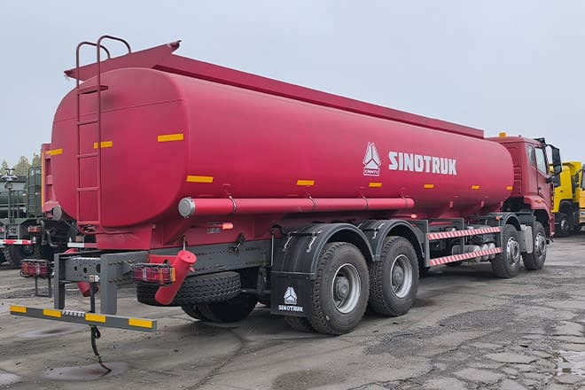 SINOTRUK Howo NX380 Diesel Tanker Truck for Sale in Tanzania - شاحنة صهريج: صور 2 SINOTRUK Howo NX380 Diesel Tanker Truck for Sale in Tanzania - شاحنة صهريج: صور 2