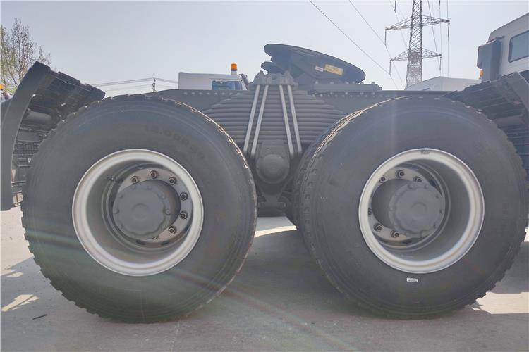 SINOTRUK Howo New Model 430HP Truck Tractor Price In Mauritania - شاحنة جرار: صور 4 SINOTRUK Howo New Model 430HP Truck Tractor Price In Mauritania - شاحنة جرار: صور 4