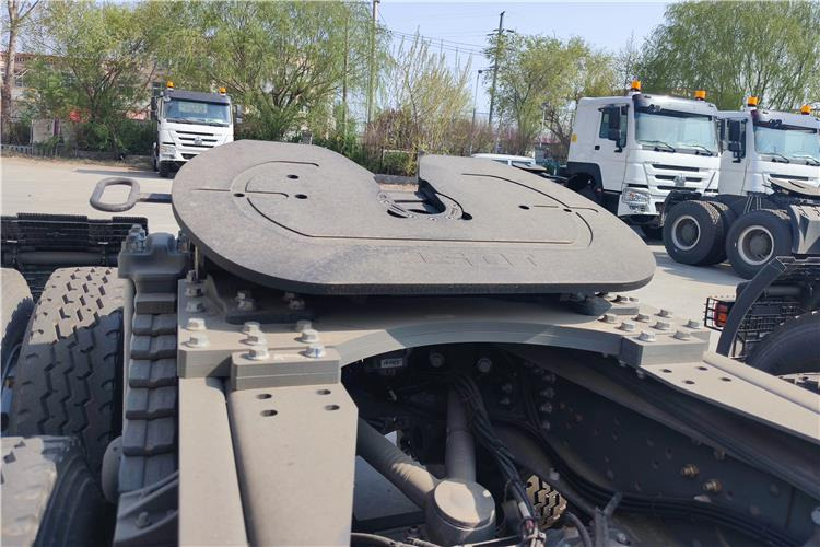 SINOTRUK Howo New Model 430HP Truck Tractor Price In Mauritania - شاحنة جرار: صور 5 SINOTRUK Howo New Model 430HP Truck Tractor Price In Mauritania - شاحنة جرار: صور 5