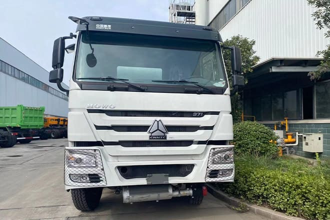 SINOTRUK Howo Stainless Steel Fuel Tanks for Trucks for Sale in Paraguay - شاحنة صهريج: صور 3 SINOTRUK Howo Stainless Steel Fuel Tanks for Trucks for Sale in Paraguay - شاحنة صهريج: صور 3