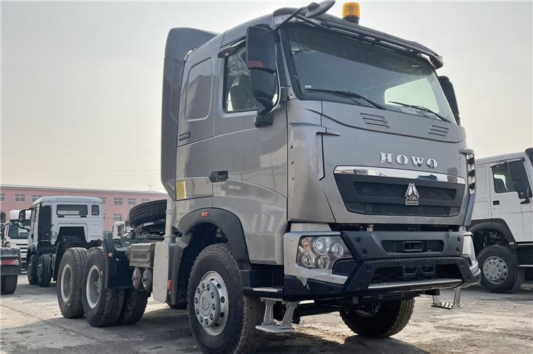 SINOTRUK Howo T7H Truck Head for Sale In Zimbabwe - شاحنة جرار: صور 1 SINOTRUK Howo T7H Truck Head for Sale In Zimbabwe - شاحنة جرار: صور 1