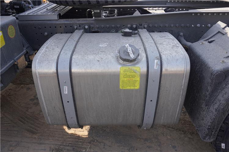 SINOTRUK Howo Truck Head Price 400HP for Sale In Guinea - شاحنة جرار: صور 3 SINOTRUK Howo Truck Head Price 400HP for Sale In Guinea - شاحنة جرار: صور 3