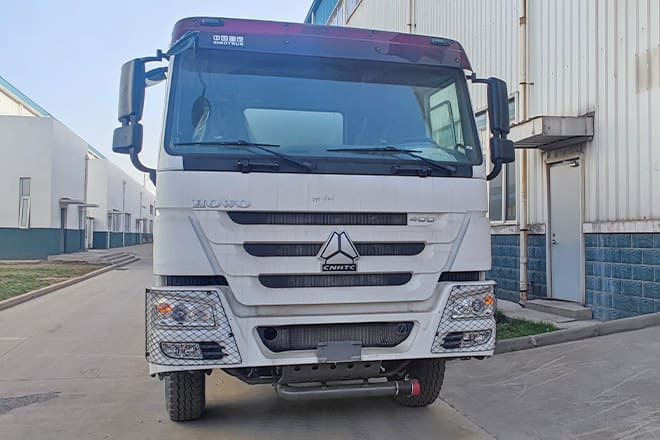 SINOTRUK Sinotruk Howo Fuel Tanker Truck Price for Sale in Ghana - شاحنة صهريج: صور 3 SINOTRUK Sinotruk Howo Fuel Tanker Truck Price for Sale in Ghana - شاحنة صهريج: صور 3