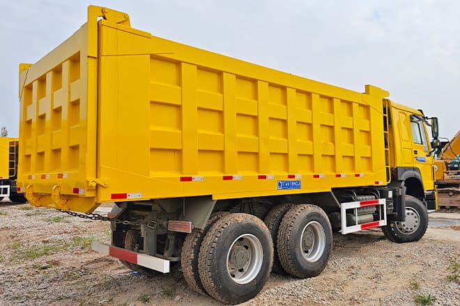 SINOTRUK Used Sinotruk Howo 371 Dump Trucks for Sale in Jamaica - قلابات: صور 2 SINOTRUK Used Sinotruk Howo 371 Dump Trucks for Sale in Jamaica - قلابات: صور 2