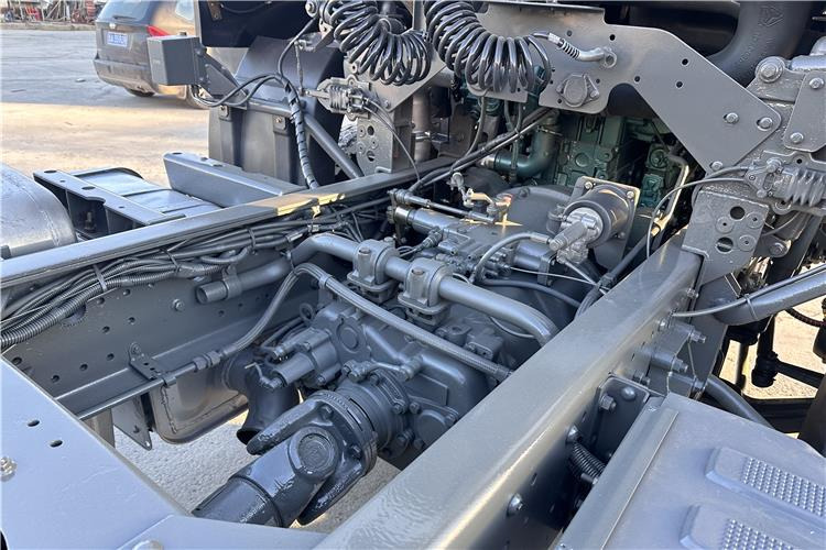 Sinotruk Used Howo 380HP Truck Head with RHD for Sale In Tanzania - شاحنة جرار: صور 5 Sinotruk Used Howo 380HP Truck Head with RHD for Sale In Tanzania - شاحنة جرار: صور 5