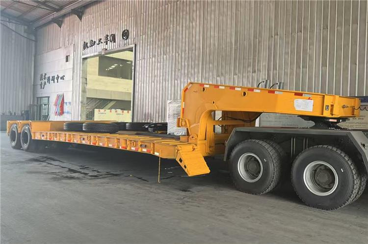 TITAN 2 Axle Detachable Gooseneck Trailer for Sale In Jamaica - عربة مسطحة منخفضة نصف مقطورة: صور 1 TITAN 2 Axle Detachable Gooseneck Trailer for Sale In Jamaica - عربة مسطحة منخفضة نصف مقطورة: صور 1