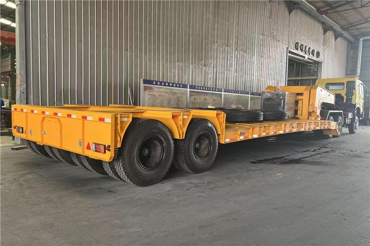 TITAN 2 Axle Detachable Gooseneck Trailer for Sale In Jamaica - عربة مسطحة منخفضة نصف مقطورة: صور 3 TITAN 2 Axle Detachable Gooseneck Trailer for Sale In Jamaica - عربة مسطحة منخفضة نصف مقطورة: صور 3