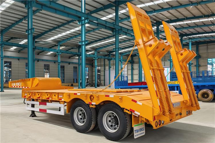 TITAN 2 Axle Low Loader Truck Trailer for Sale In Uganda - عربة مسطحة منخفضة نصف مقطورة: صور 3 TITAN 2 Axle Low Loader Truck Trailer for Sale In Uganda - عربة مسطحة منخفضة نصف مقطورة: صور 3