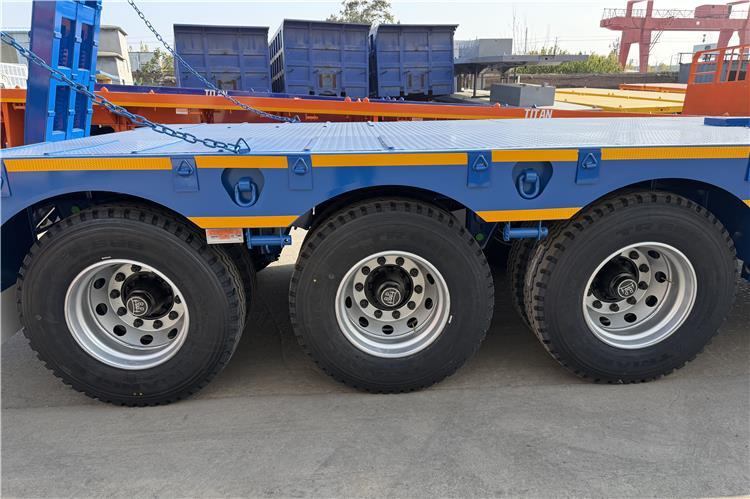 TITAN 3 Axle 80 Ton Low Bed Trailer Price for Sale In Nigeria - عربة مسطحة منخفضة نصف مقطورة: صور 2 TITAN 3 Axle 80 Ton Low Bed Trailer Price for Sale In Nigeria - عربة مسطحة منخفضة نصف مقطورة: صور 2