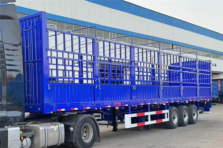 TITAN 3 Axle Cargo Fence Trailer with Air Suspension Transport Animal - شاحنة نقل المواشي نصف مقطورة: صور 4 TITAN 3 Axle Cargo Fence Trailer with Air Suspension Transport Animal - شاحنة نقل المواشي نصف مقطورة: صور 4