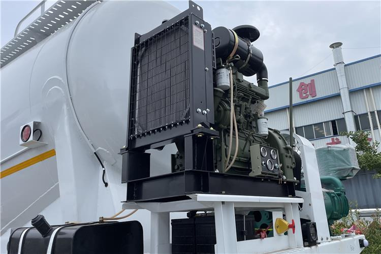 TITAN 3 Axle Dry Bulker Cement Tanker Trailer for Sale In Saudi Arabia - نصف مقطورة: صور 2 TITAN 3 Axle Dry Bulker Cement Tanker Trailer for Sale In Saudi Arabia - نصف مقطورة: صور 2