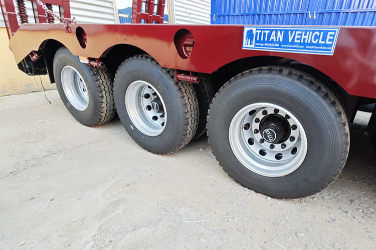 TITAN 3 Axle Low Bed Trailer for Sale in Saudi Arabia - عربة مسطحة منخفضة نصف مقطورة: صور 5 TITAN 3 Axle Low Bed Trailer for Sale in Saudi Arabia - عربة مسطحة منخفضة نصف مقطورة: صور 5