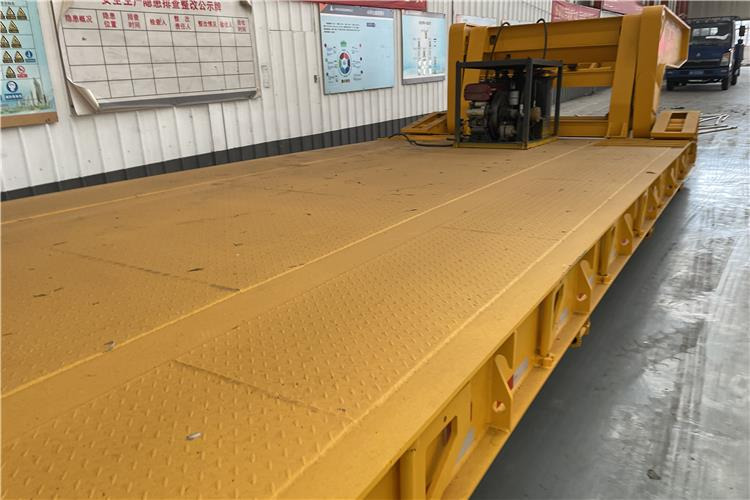 TITAN 4 Line 8 Axle Removable Gooseneck Trailer for Sale In Nigeria Lagos - عربة مسطحة منخفضة نصف مقطورة: صور 4 TITAN 4 Line 8 Axle Removable Gooseneck Trailer for Sale In Nigeria Lagos - عربة مسطحة منخفضة نصف مقطورة: صور 4